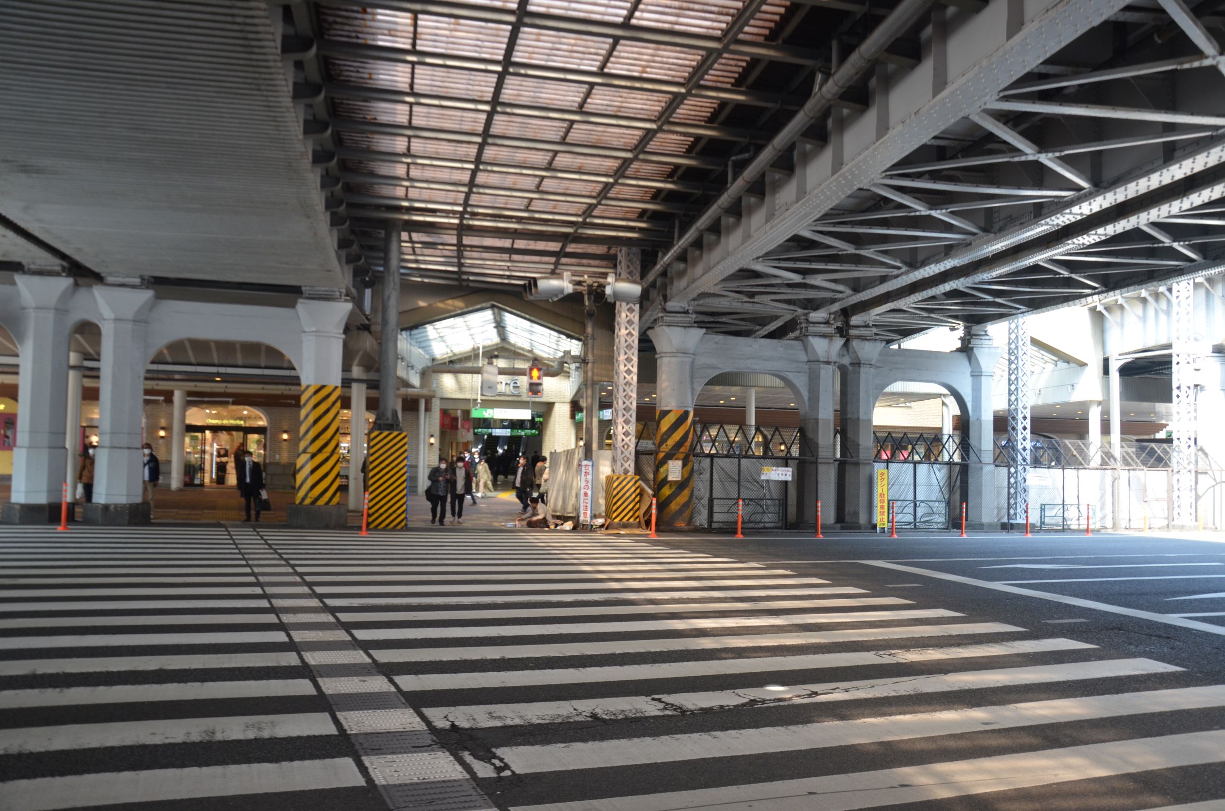 のJR上野駅の不忍口の画像