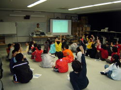 大賀郷小学校での授業の写真