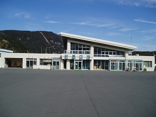 新島空港ターミナルビルの写真