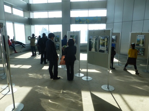 東京都庁第一本庁舎４５階南展望室におけるパネル展 画像