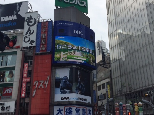 渋谷駅ハチ公前スクランブル交差点大型ビジョンにおける動画放映 画像