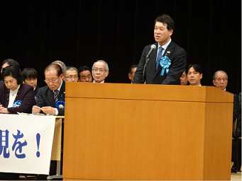 平成28年4月9日（土）挨拶をする泉田会長代行（新潟県知事）