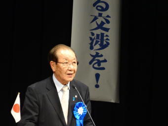 平成27年4月26日（日）挨拶をする飯塚家族会代表