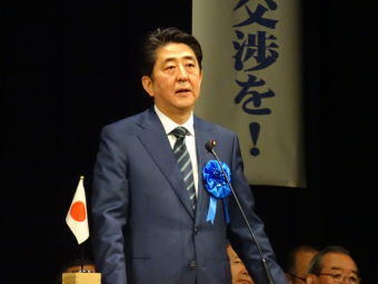 平成27年4月26日（日）挨拶をする安倍内閣総理大臣