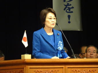 平成27年4月26日（日）挨拶をする山谷拉致問題担当大臣