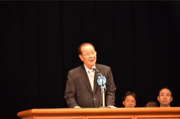 平成25年9月16日（月・祝）挨拶をする飯塚家族会代表