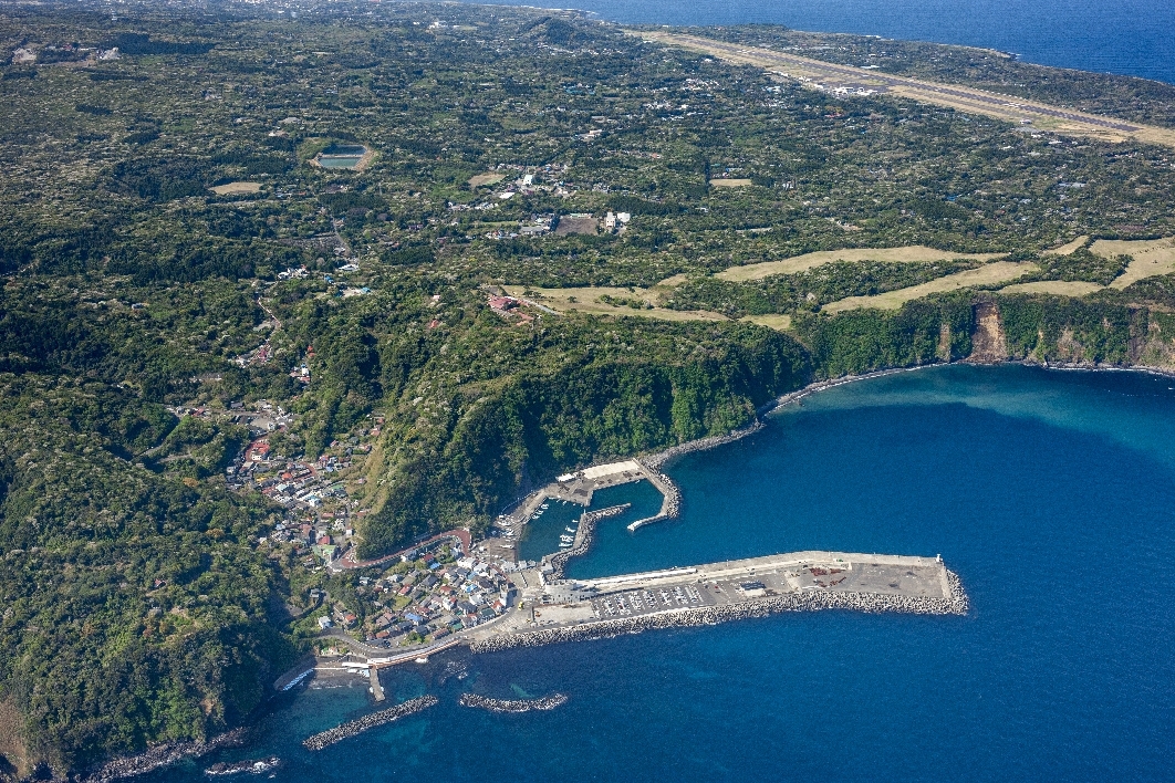 岡田港海岸全景