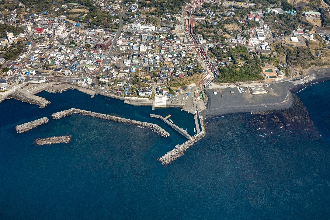 元町漁港海岸全景