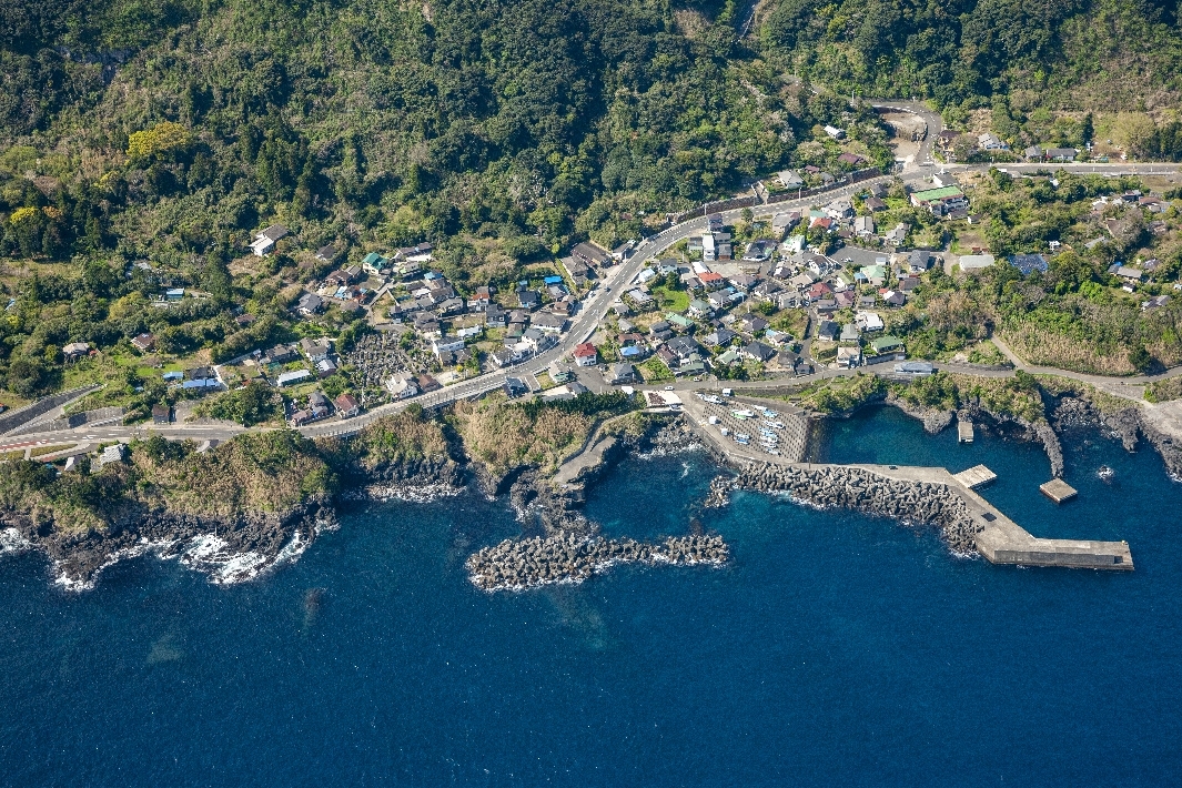 泉津漁港海岸全景