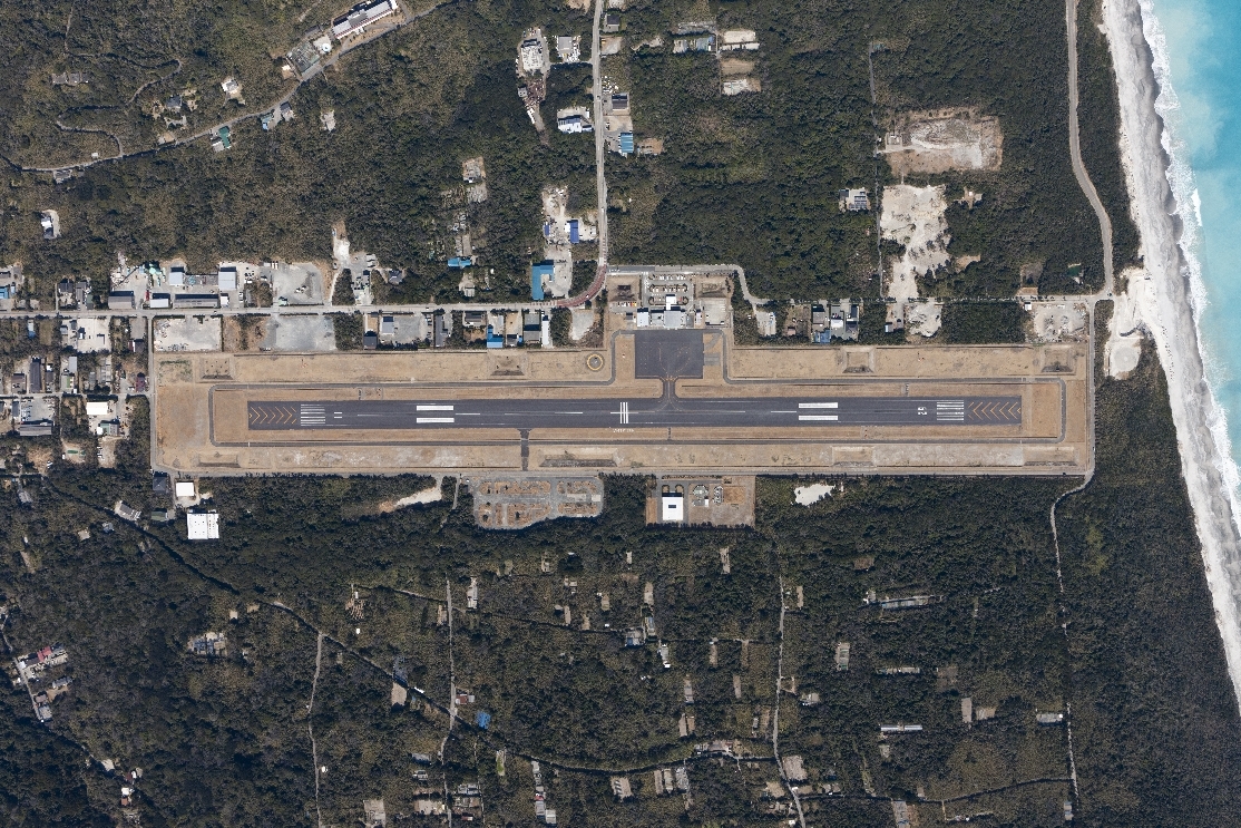 新島空港全景