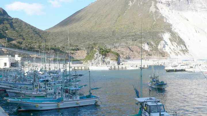 三浦漁港船溜り２