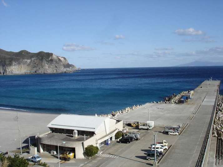 三浦漁港桟橋と船客待合所