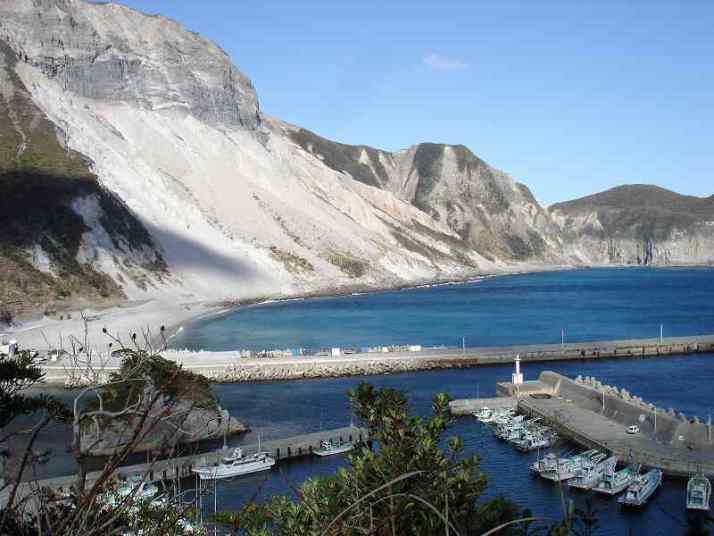 三浦漁港桟橋と多港湾海岸