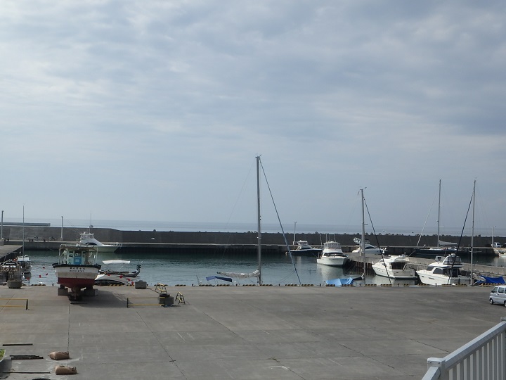 新島港小型船だまり